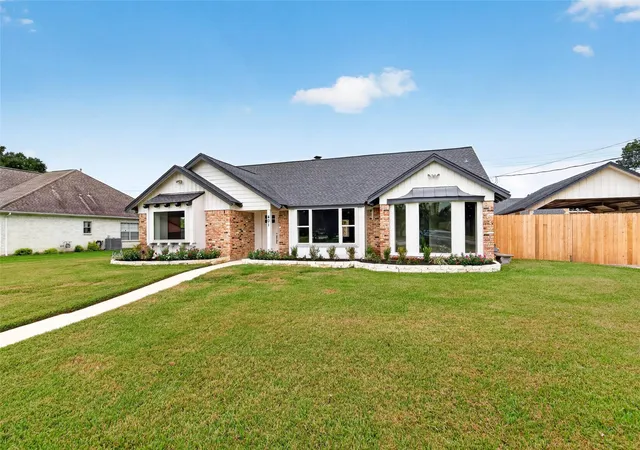 Photo 4 of Single family home for sale at 401 Shirleen Dr, Seabrook, TX 77586 | MLS# 35346500 | Listing updated on 2026-09-17