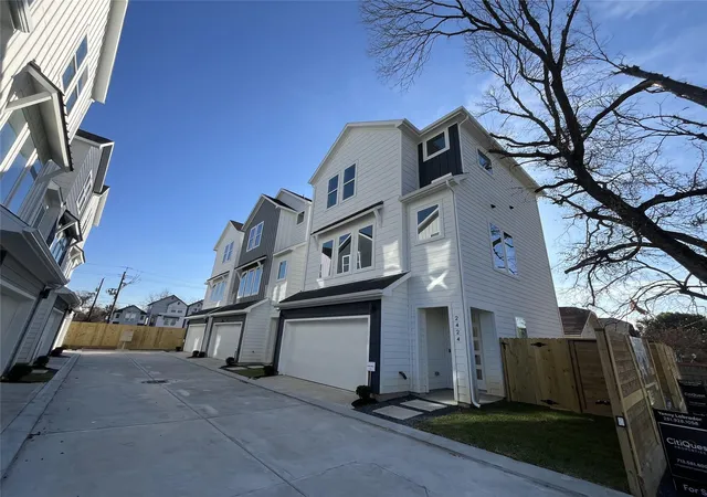 Photo 2 of Single family home for sale at 2428 Freeman St, Houston, TX 77009 | MLS# 25204311 | Listing updated on 2026-09-24