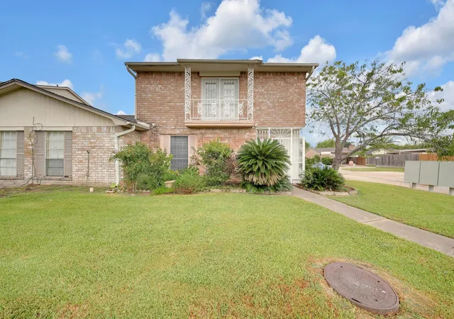 Townhouse for sale at 6379 S Briar Byp Dr, Houston, TX 77072 | MLS# 45411387