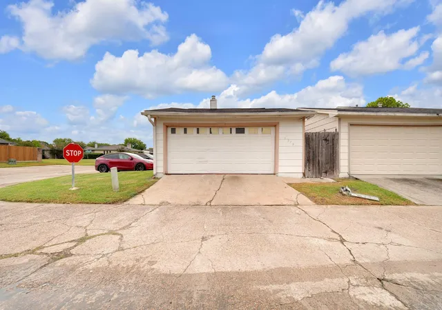 Photo 2 of Sale Pending at 6379 S Briar Byp Dr, Houston, TX 77072 | MLS# 45411387 | Listing updated on 2026-10-06