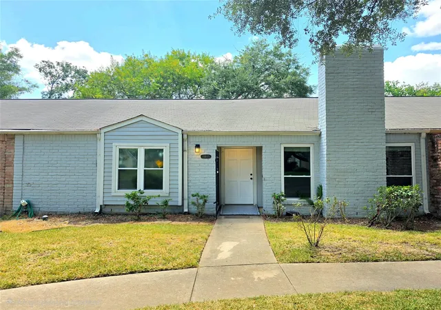 Photo 1 of Single family home for sale at 11805 Southlake Dr, Houston, TX 77077 | MLS# 93261139 | Listing updated on 2026-09-16