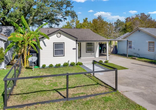 Photo 1 of Single family home for sale at 3204 Hoover St, La Marque, TX 77568 | MLS# 75280553 | Listing updated on 2026-09-01