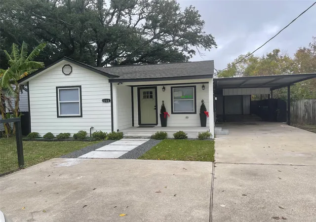 Photo 2 of Single family home for sale at 3204 Hoover St, La Marque, TX 77568 | MLS# 75280553 | Listing updated on 2026-09-01