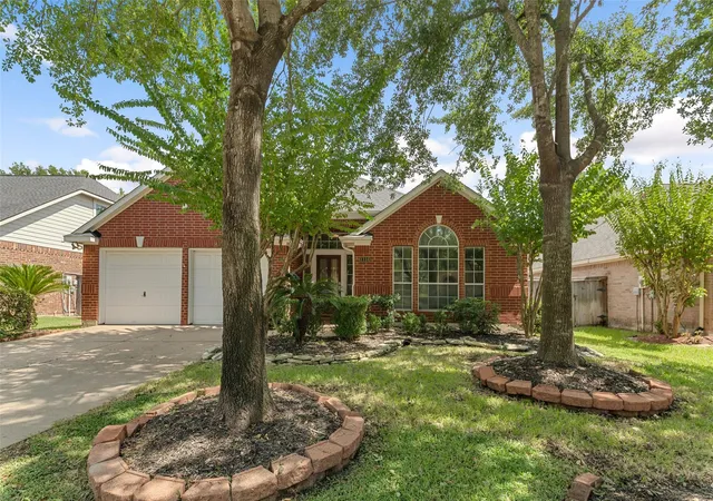 Photo 2 of Single family home for sale at 1114 Bringewood Chase Dr, Spring, TX 77379 | MLS# 65640478 | Listing updated on 2026-09-21