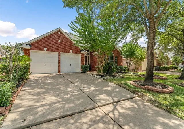 Photo 3 of Single family home for sale at 1114 Bringewood Chase Dr, Spring, TX 77379 | MLS# 65640478 | Listing updated on 2026-09-21
