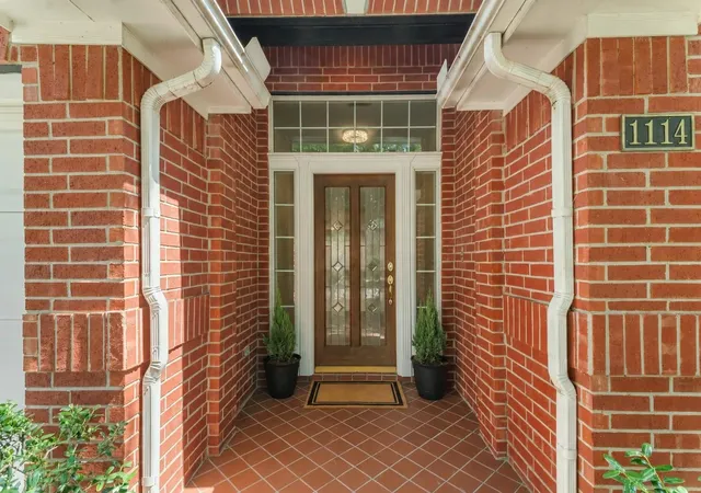 Photo 3 of Single family home for sale at 1114 Bringewood Chase Dr, Spring, TX 77379 | MLS# 65640478 | Listing updated on 2026-09-21