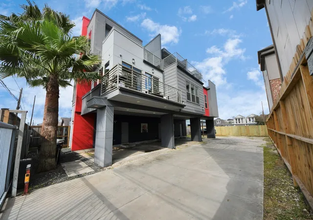 Multi family home for sale at 1708 Winter St, Houston, TX 77007 | MLS# 35419788