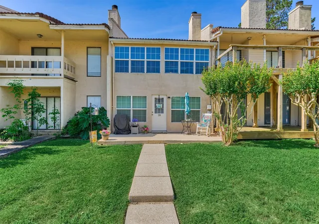Photo 2 of Sale Pending at 39 Regency Point, Montgomery, TX 77356 | MLS# 96426613 | Listing updated on 2026-09-11
