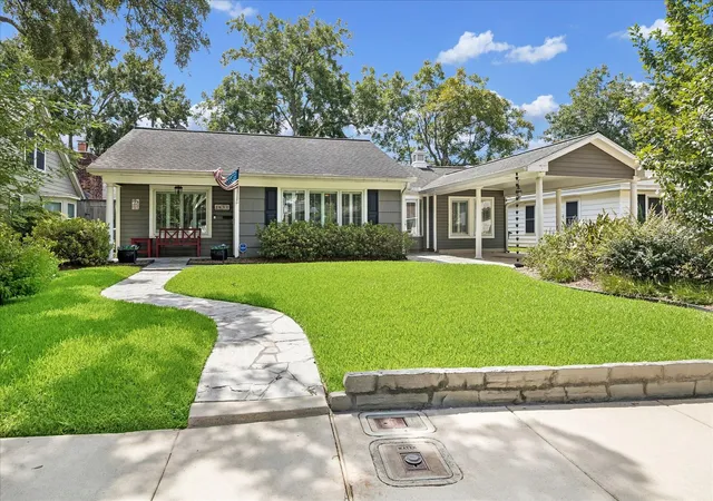 Photo 1 of Single family home for sale at 1611 Gardenia Dr, Houston, TX 77018 | MLS# 62198936 | Listing updated on 2026-09-23