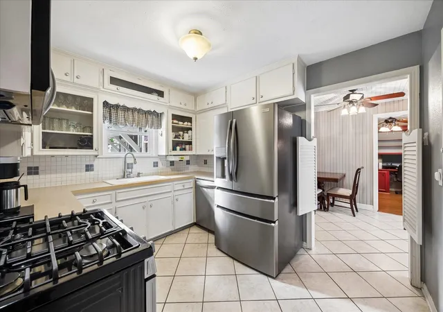 Photo 3 of Single family home for sale at 1611 Gardenia Dr, Houston, TX 77018 | MLS# 62198936 | Listing updated on 2026-09-23