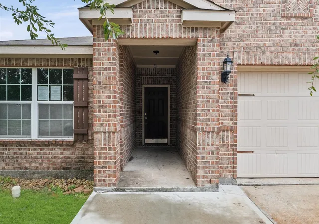Photo 3 of Single family home for sale at 907 Marigold Rd, Baytown, TX 77521 | MLS# 70279389 | Listing updated on 2026-09-18