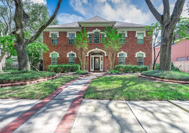Photo 1 of Single family home for sale at 13 Turtle Crk Manor, Sugar Land, TX 77479 | MLS# 64814099 | Listing updated on 2026-09-23