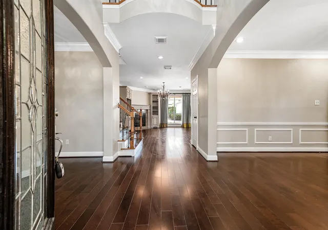 Photo 4 of Single family home for sale at 13 Turtle Crk Manor, Sugar Land, TX 77479 | MLS# 64814099 | Listing updated on 2026-09-23
