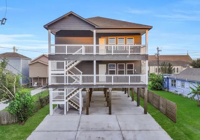 Photo 2 of Multi family home for sale at 3009 Ave M 1/2, Galveston, TX 77550 | MLS# 7998313 | Listing updated on 2026-10-08