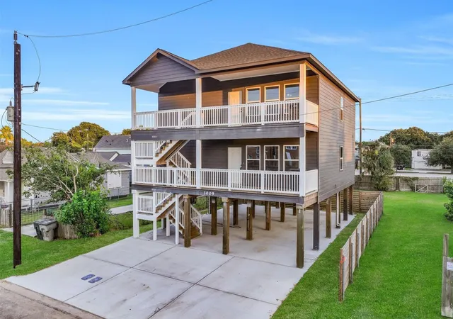 Photo 3 of Multi family home for sale at 3009 Ave M 1/2, Galveston, TX 77550 | MLS# 7998313 | Listing updated on 2026-10-08