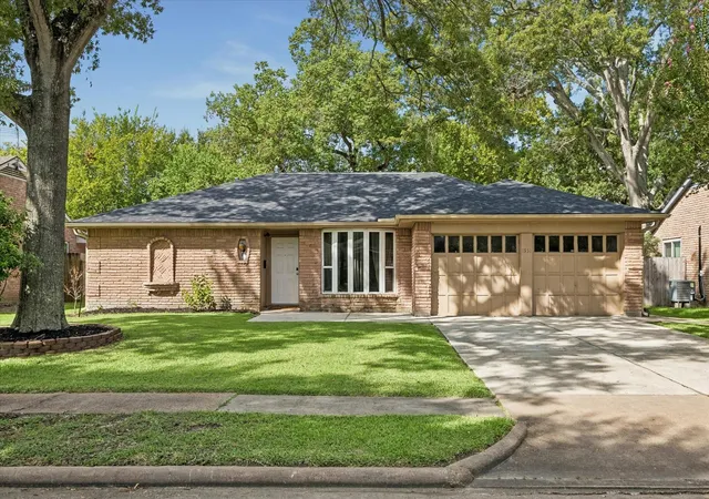 Photo 1 of Single family home for sale at 1931 Westlake Rd, Houston, TX 77062 | MLS# 94309095 | Listing updated on 2026-09-18