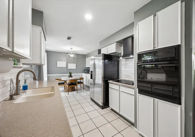 Photo 3 of Single family home for sale at 1931 Westlake Rd, Houston, TX 77062 | MLS# 94309095 | Listing updated on 2026-09-18