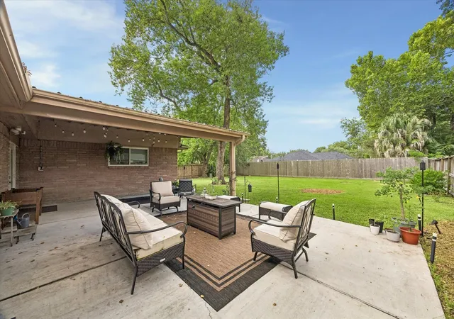Photo 3 of Single family home for sale at 1931 Westlake Rd, Houston, TX 77062 | MLS# 94309095 | Listing updated on 2026-09-18