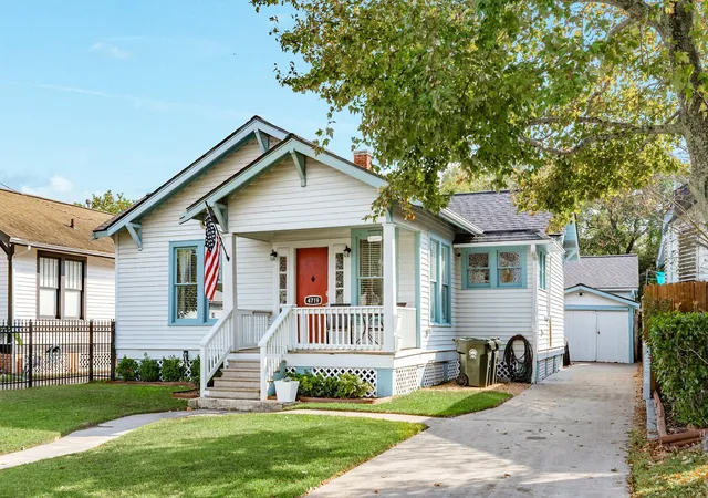 Photo 2 of Single family home for sale at 4719 Ave R, Galveston, TX 77551 | MLS# 2657290 | Listing updated on 2026-10-06