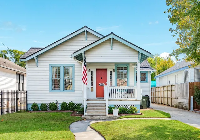 Photo 3 of Single family home for sale at 4719 Ave R, Galveston, TX 77551 | MLS# 2657290 | Listing updated on 2026-10-06