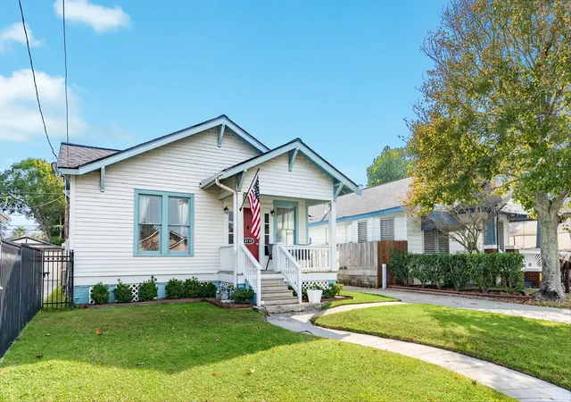Photo 3 of Single family home for sale at 4719 Ave R, Galveston, TX 77551 | MLS# 2657290 | Listing updated on 2026-10-06