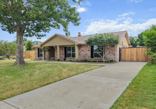 Photo 46 of Sale Pending at 11703 Brighton Ln, Meadows Place, TX 77477 | MLS# 30506507 | Listing updated on 2026-10-08