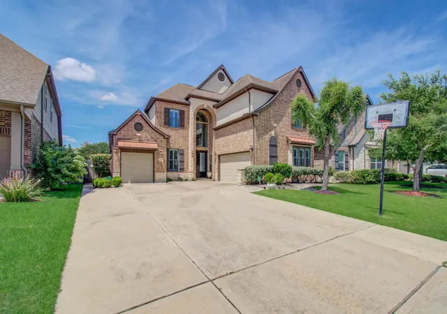 Photo 2 of Single family home for sale at 20014 Paloma Bay Ct, Cypress, TX 77433 | MLS# 69843568 | Listing updated on 2026-09-04