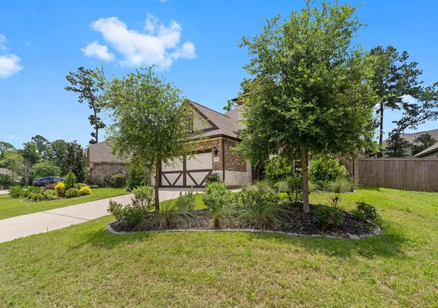 Photo 3 of Single family home for sale at 119 Bluebell Woods Way, Willis, TX 77318 | MLS# 13271788 | Listing updated on 2026-09-12