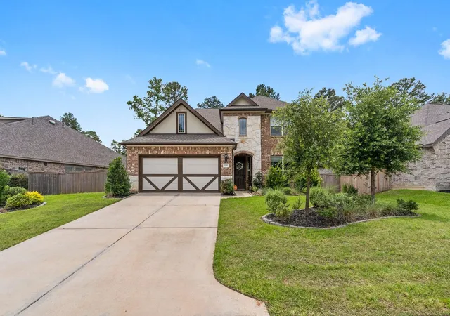 Photo 3 of Single family home for sale at 119 Bluebell Woods Way, Willis, TX 77318 | MLS# 13271788 | Listing updated on 2026-09-12