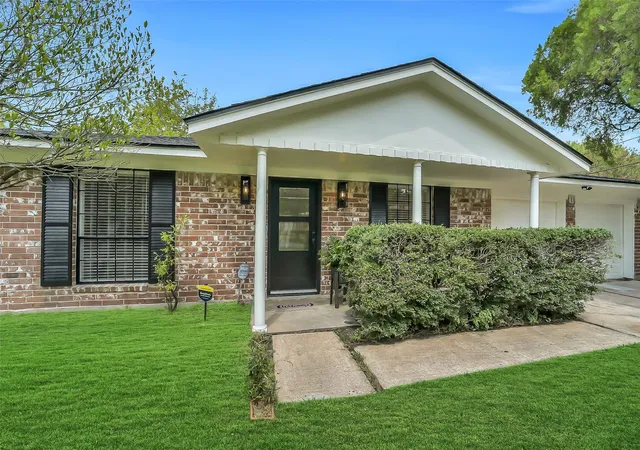 Photo 2 of Sale Pending at 12326 Brandywyne Dr, Houston, TX 77077 | MLS# 43624639 | Listing updated on 2026-10-05