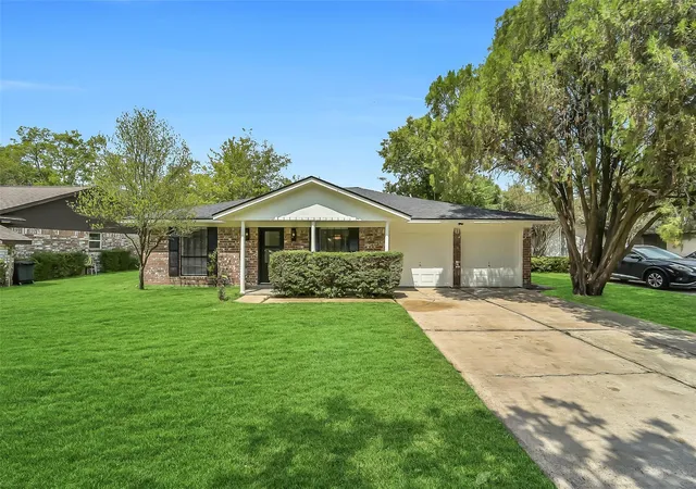 Photo 3 of Sale Pending at 12326 Brandywyne Dr, Houston, TX 77077 | MLS# 43624639 | Listing updated on 2026-10-05