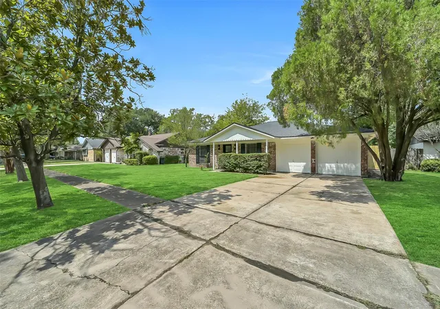 Photo 3 of Sale Pending at 12326 Brandywyne Dr, Houston, TX 77077 | MLS# 43624639 | Listing updated on 2026-10-05