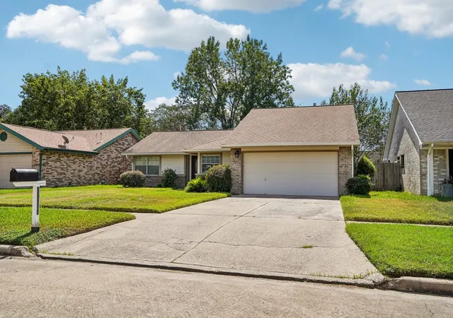 Photo 2 of Single family home for sale at 10219 Sand Pass Ln, Houston, TX 77064 | MLS# 64988134 | Listing updated on 2026-10-09
