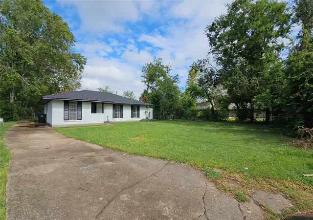 Photo 2 of Single family home for sale at 11023 Linvale Dr, Houston, TX 77016 | MLS# 26727991 | Listing updated on 2026-09-11