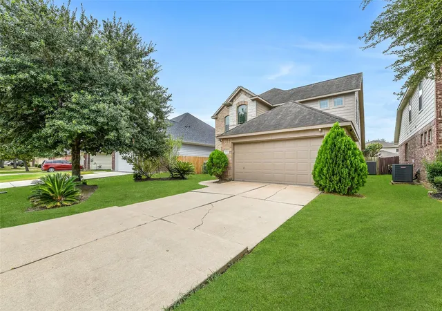 Photo 2 of Single family home for sale at 3822 St Simon Manor Dr, Houston, TX 77047 | MLS# 27317676 | Listing updated on 2026-09-04