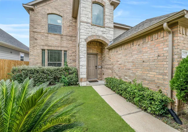 Photo 3 of Single family home for sale at 3822 St Simon Manor Dr, Houston, TX 77047 | MLS# 27317676 | Listing updated on 2026-09-04