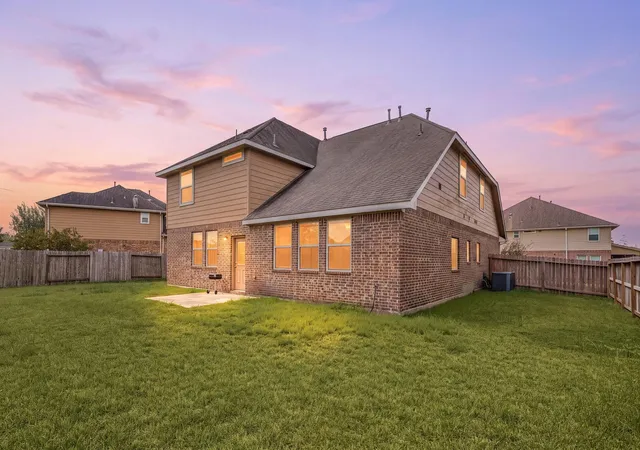 Photo 2 of Sale Pending at 3515 Curley Maple Dr, Pearland, TX 77584 | MLS# 65277142 | Listing updated on 2026-09-19