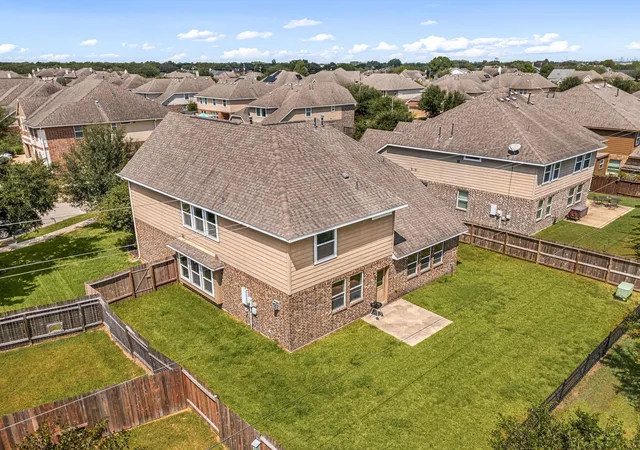 Photo 3 of Sale Pending at 3515 Curley Maple Dr, Pearland, TX 77584 | MLS# 65277142 | Listing updated on 2026-09-19