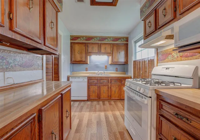 Photo 3 of Sale Pending at 12622 Coulson St, Houston, TX 77015 | MLS# 43248450 | Listing updated on 2026-09-22