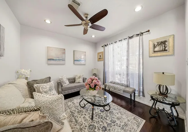 Photo 4 of Sale Pending at 16527 Fondren Grv Dr, Missouri City, TX 77489 | MLS# 57968563 | Listing updated on 2026-09-19