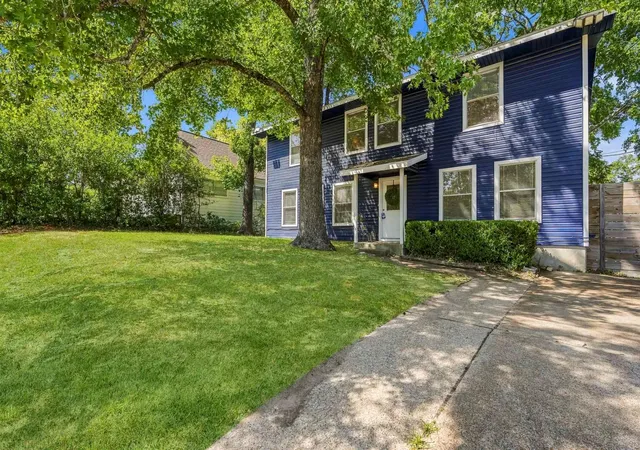 Photo 2 of Single family home for sale at 1306 20 Street, Huntsville, TX 77340 | MLS# 79639525 | Listing updated on 2026-10-06