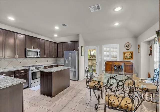 Photo 4 of Single family home for sale at 172 Knollbrook Cir, Montgomery, TX 77316 | MLS# 35063705 | Listing updated on 2026-09-02