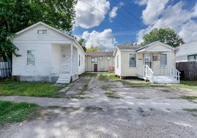 Photo 1 of Multi family home for sale at 904 Panama St, Houston, TX 77009 | MLS# 63719203 | Listing updated on 2026-09-05