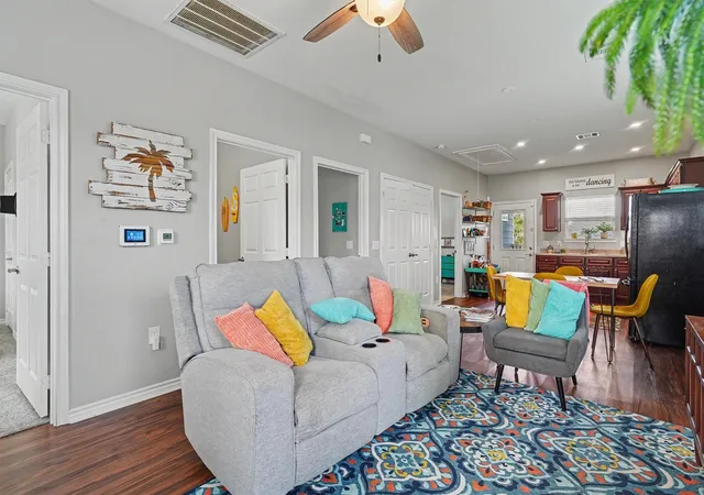 Photo 3 of Single family home for sale at 710 35th Street, Galveston, TX 77550 | MLS# 20484560 | Listing updated on 2026-10-08