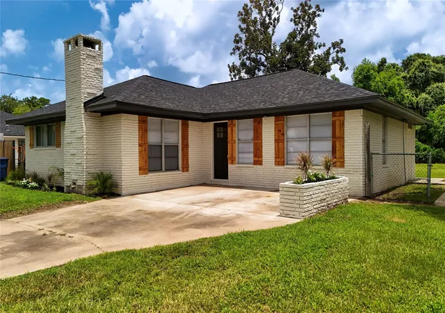 Photo 3 of Single family home for sale at 223 Lee Ave, Freeport, TX 77541 | MLS# 89939523 | Listing updated on 2026-09-15