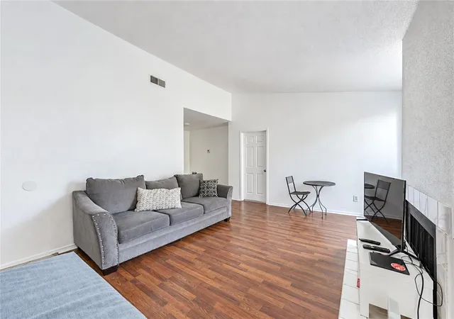 Photo 3 of Condo for sale at 9707 Richmond Ave #14, Houston, TX 77042 | MLS# 56899616 | Listing updated on 2026-09-18