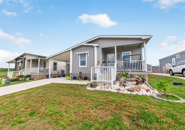 Photo 2 of Single family home for sale at 108 Trl Ride Way, Willis, TX 77318 | MLS# 60573226 | Listing updated on 2026-09-28