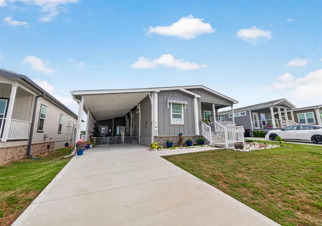 Photo 3 of Single family home for sale at 108 Trl Ride Way, Willis, TX 77318 | MLS# 60573226 | Listing updated on 2026-09-28
