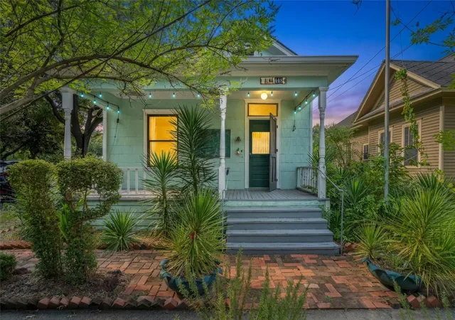 Photo 2 of Single family home for sale at 118 Alma St, Houston, TX 77009 | MLS# 30158893 | Listing updated on 2026-09-19