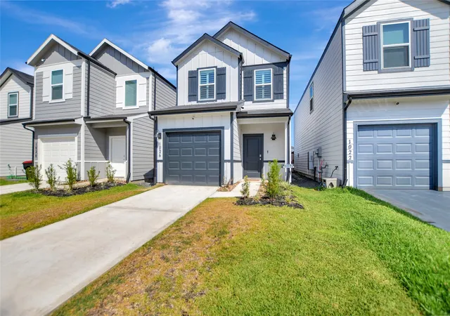 Photo 2 of Single family home for sale at 1026 Moon Drop Ln, Houston, TX 77090 | MLS# 75049940 | Listing updated on 2026-09-13